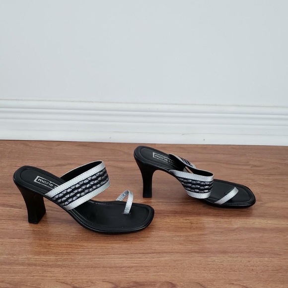 Toe loop sandals with heels - Picture 3 of 5